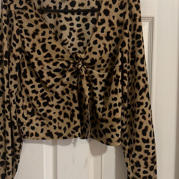 Express size small leopard print top - Picture 2 of 4